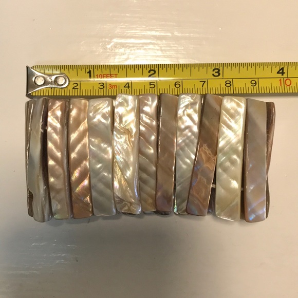 Shell Bracelet - Picture 3 of 4